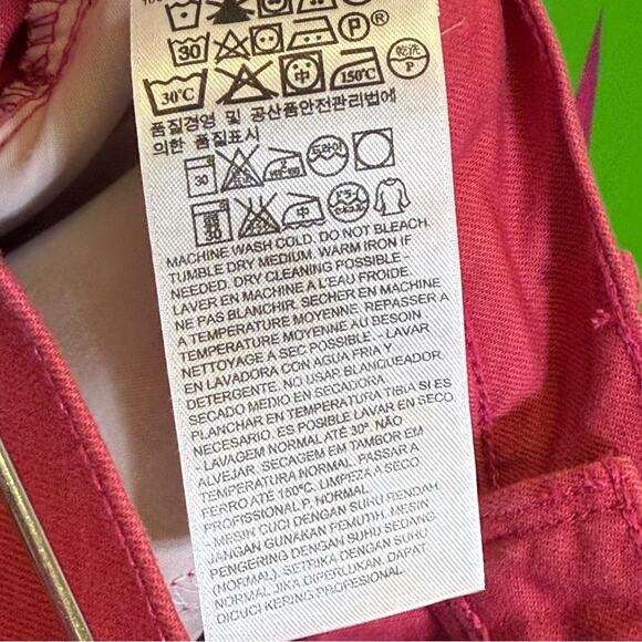 Levi's Pink Denim Bermuda Shorts. Size W30-10. In excellent condition! - Picture 9 of 9